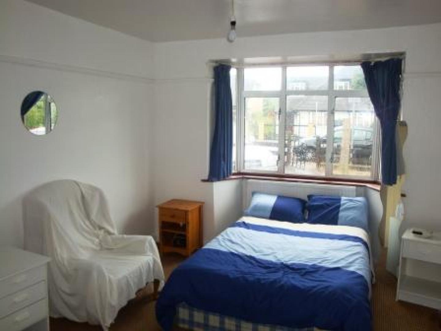 			5 Bedroom, 1 bath, 1 reception House			 Purley Avenue, CRICKLEWOOD